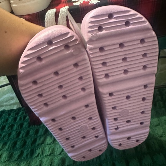 Art Class Kids Soft Pink Slippers - Picture 2 of 3